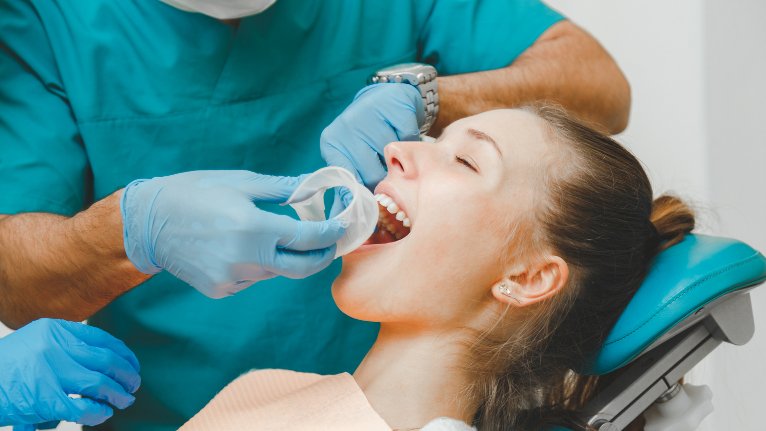 Can I Use Red Light Therapy After Tooth Extraction?